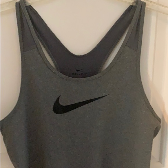 Nike Tops - Nike slim fit workout tank top